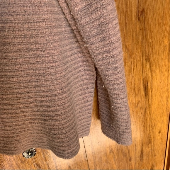 Free People Women’s Light Pink Wool Blend Oversized Pullover Sweater small - Picture 8 of 10